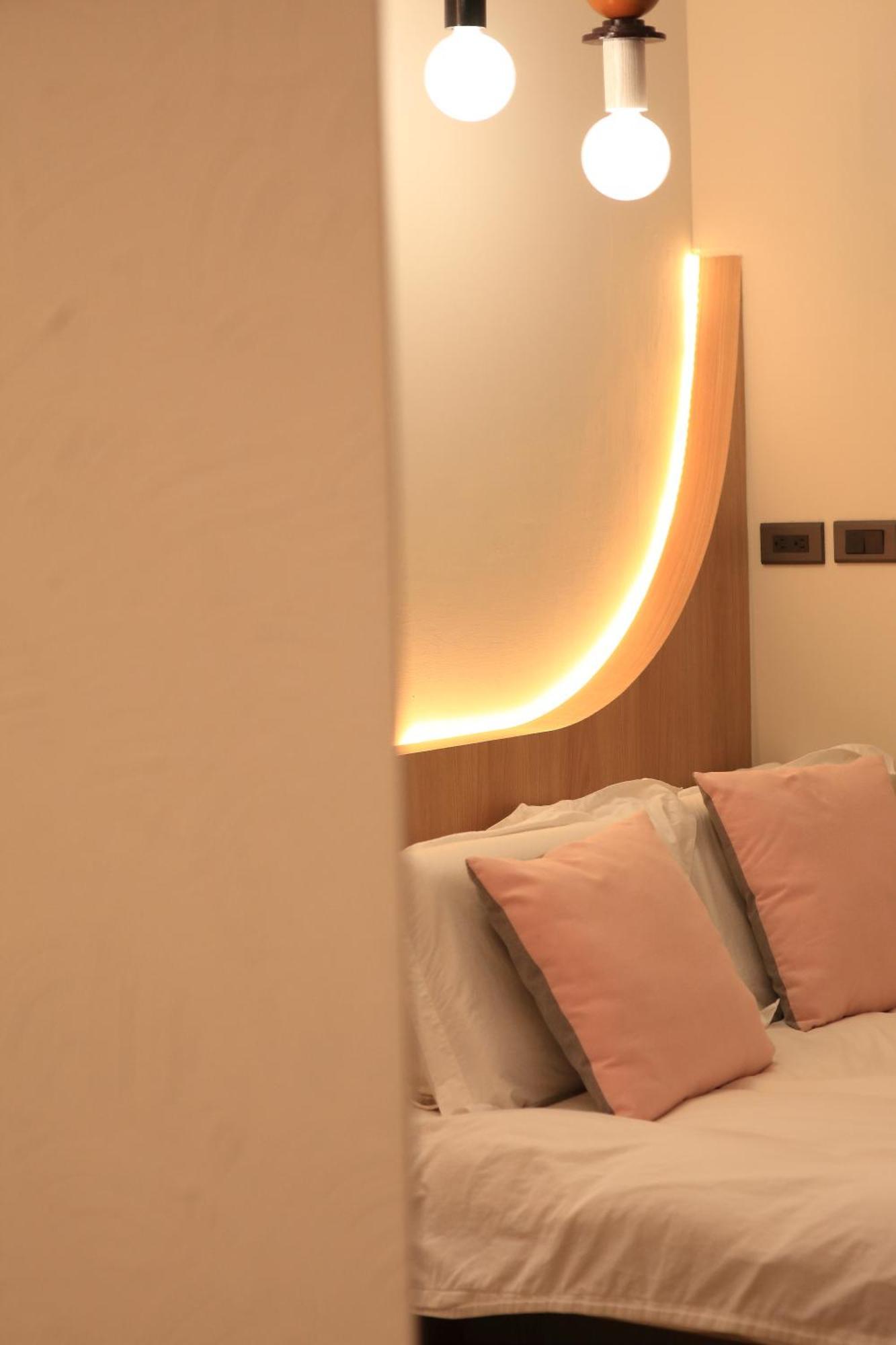 8 ดอร์ เกสต์ เฮาส์ Hotel เกาสง ภายนอก รูปภาพ