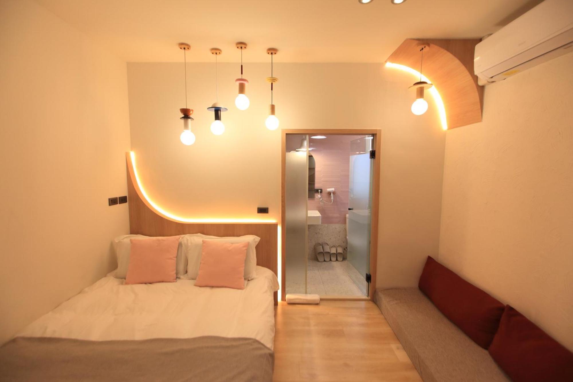 8 ดอร์ เกสต์ เฮาส์ Hotel เกาสง ภายนอก รูปภาพ