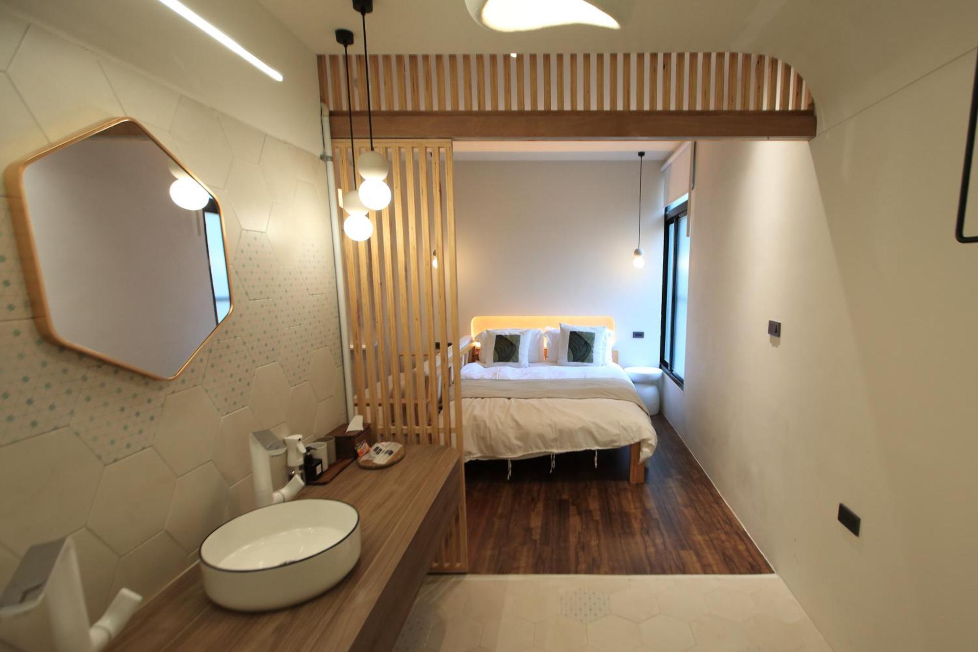 8 ดอร์ เกสต์ เฮาส์ Hotel เกาสง ภายนอก รูปภาพ