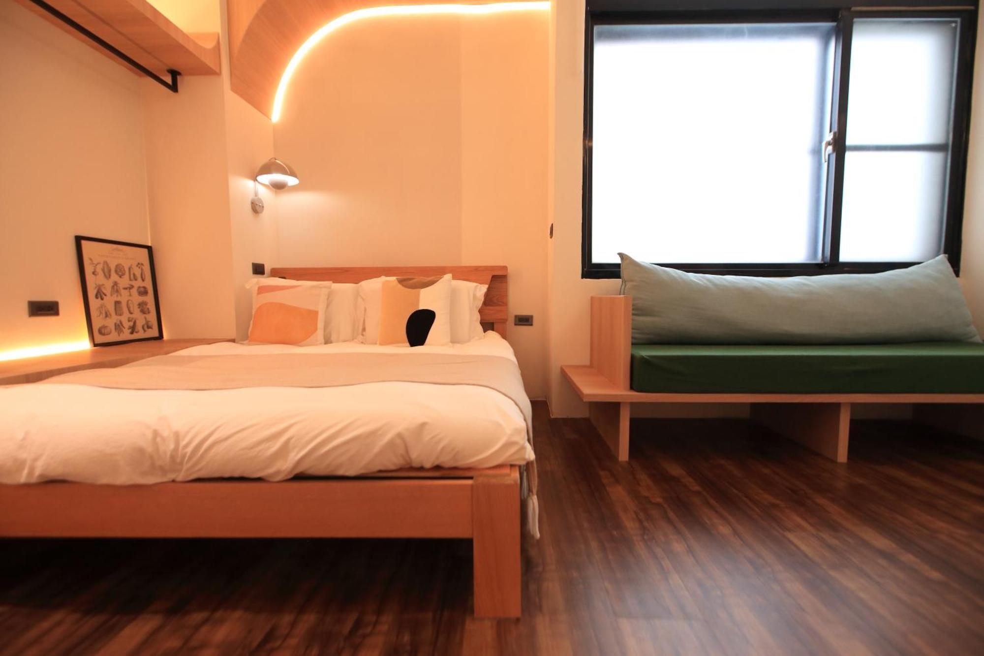 8 ดอร์ เกสต์ เฮาส์ Hotel เกาสง ภายนอก รูปภาพ